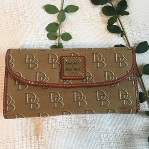 Dooney & Bourke wallet